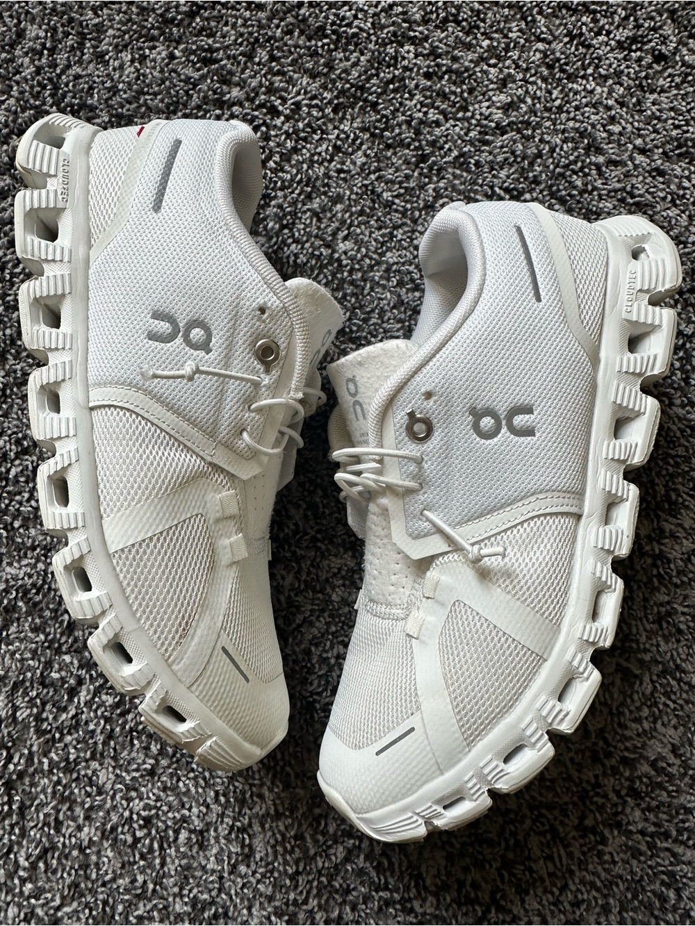 ON CLOUD 6 Women's White  Casual Walking Running Slip On Sneakers Size 7.5